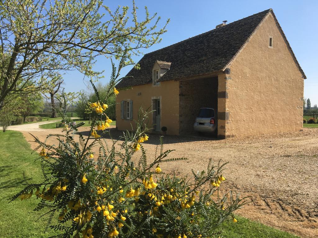 Gite De La Hertaudiere Montbizot Exterior photo